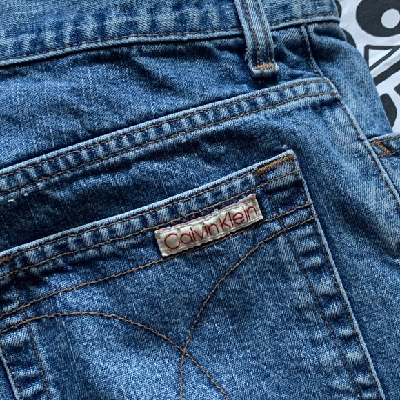 Vintage Calvin Klein high-waisted denim shorts - Picture 4 of 4